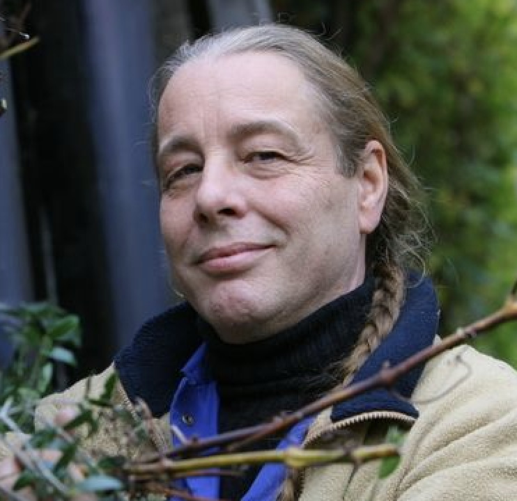 Headshot of Bob Flowerdew